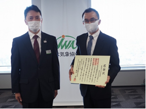 (右図)感謝状授与式の様子